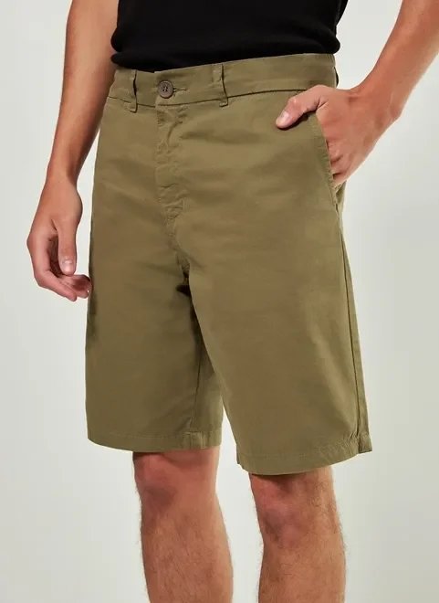 bermuda de sarja verde militar básica bermuda de sarja verde militar básica