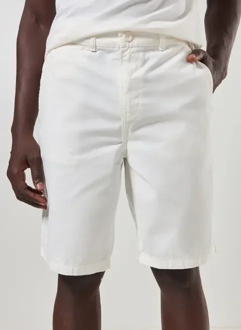 bermuda de sarja off-white básica bermuda de sarja off-white básica
