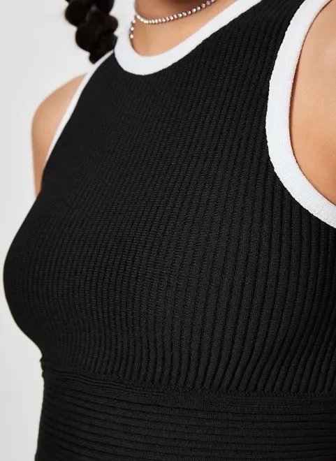 cropped em retilínea preta com branco cropped em retilínea preta com branco