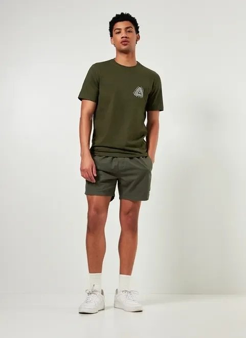 camiseta de manga curta estampa triângulo camiseta de manga curta estampa triângulo