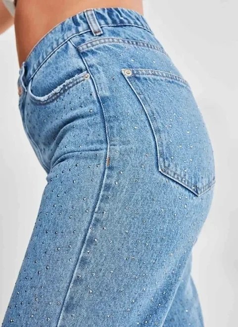 calça jeans reta over com brilhos calça jeans reta over com brilhos