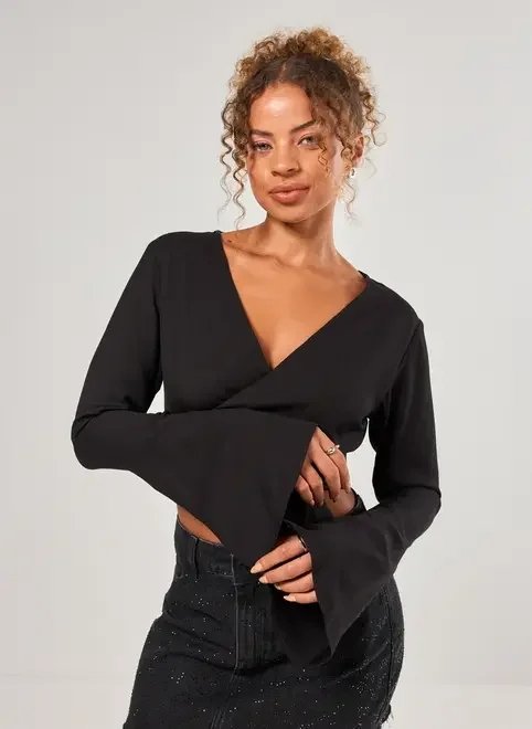 blusa com amarração e manga sino blusa com amarração e manga sino