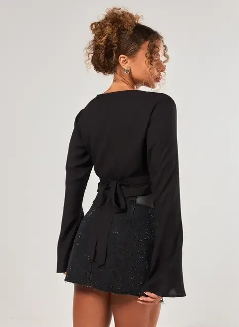 blusa com amarração e manga sino blusa com amarração e manga sino