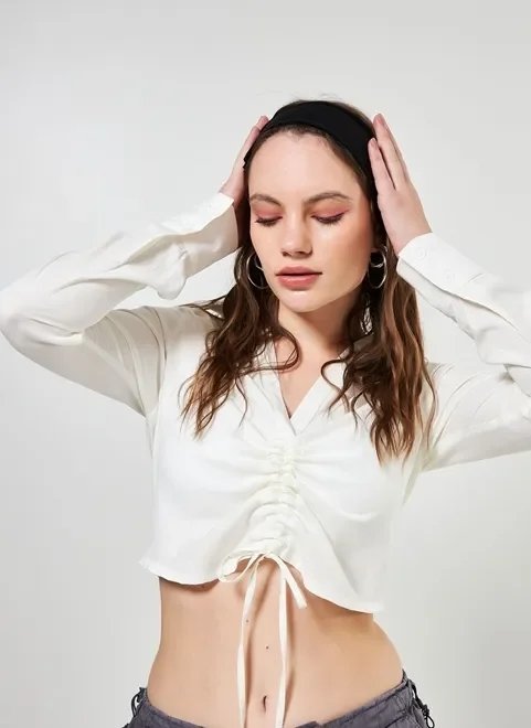 camisa com franzido e amarração camisa com franzido e amarração