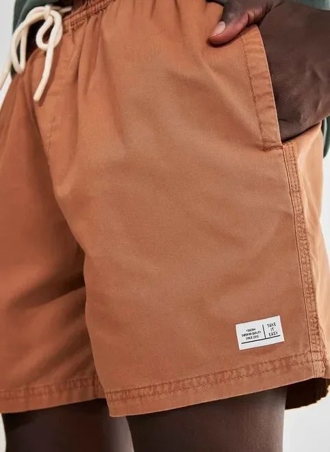 bermuda em sarja tom terroso bermuda em sarja tom terroso