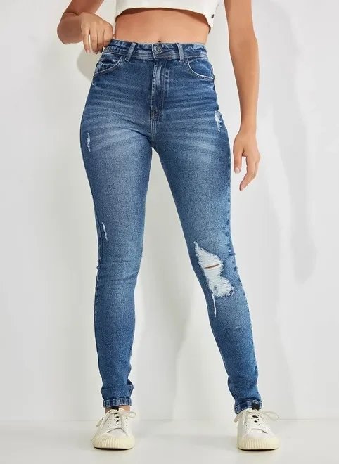 calça jeans skinny com elastano e desfiado calça jeans skinny com elastano e desfiado