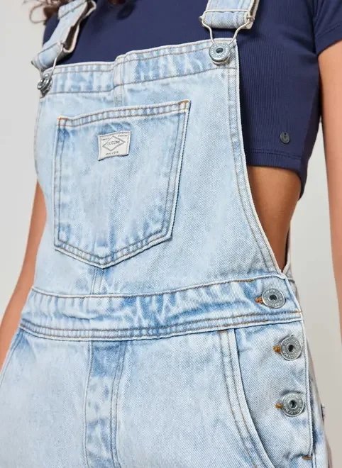macacão curto em jeans claro macacão curto em jeans claro