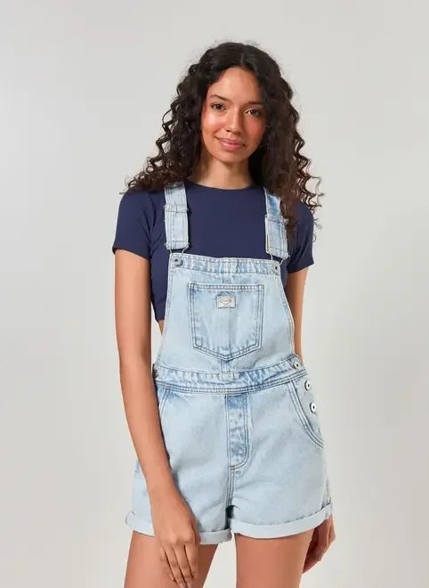 macacão curto em jeans claro macacão curto em jeans claro
