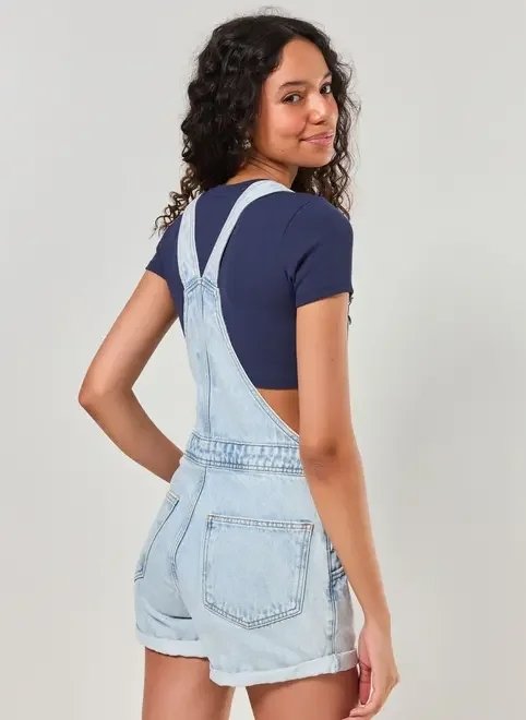 macacão curto em jeans claro macacão curto em jeans claro