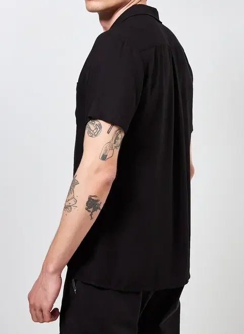 camisa preta em viscose camisa preta em viscose