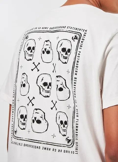 camiseta alongada caveiras nas costas camiseta alongada caveiras nas costas