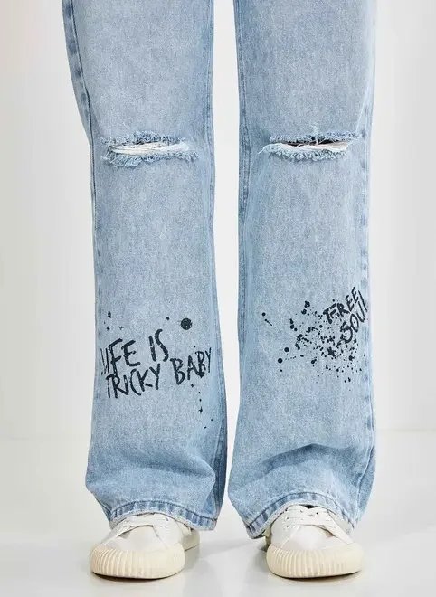 calça jeans reta over grafites calça jeans reta over grafites