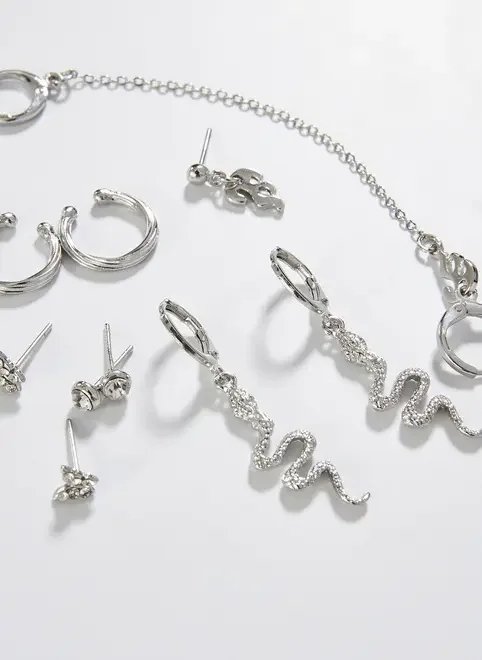 kit brincos e piercings fakes prateados kit brincos e piercings fakes prateados