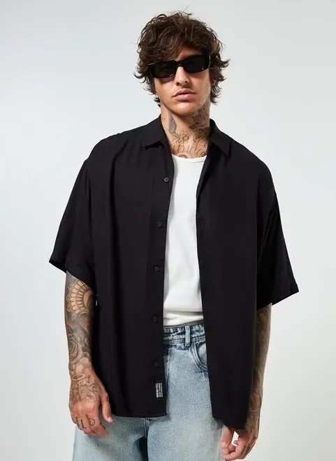 camisa oversized de manga curta camisa oversized de manga curta