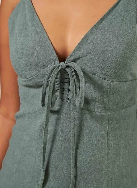 vestido curto de alcinha com amarração vestido curto de alcinha com amarração