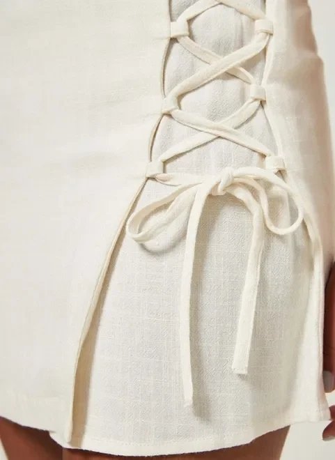 saia linho off-white com amarração saia linho off-white com amarração