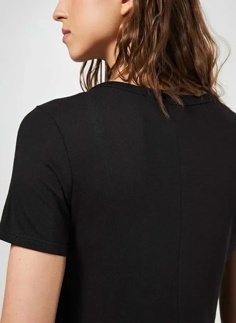 blusa básica em malha de viscose blusa básica em malha de viscose