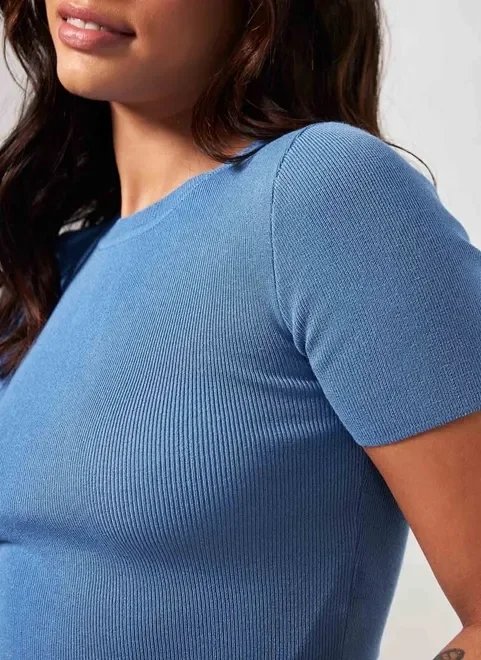 blusa cropped em malha de tricô blusa cropped em malha de tricô