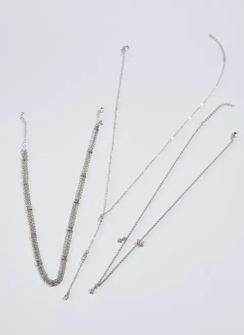 chokers e colares prateados com strass chokers e colares prateados com strass
