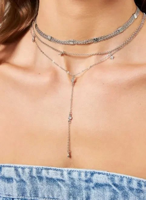 chokers e colares prateados com strass chokers e colares prateados com strass
