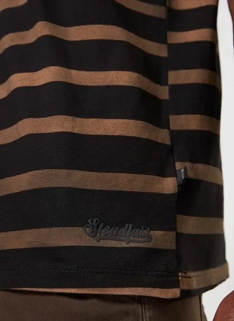 camiseta listrada preta e marrom camiseta listrada preta e marrom