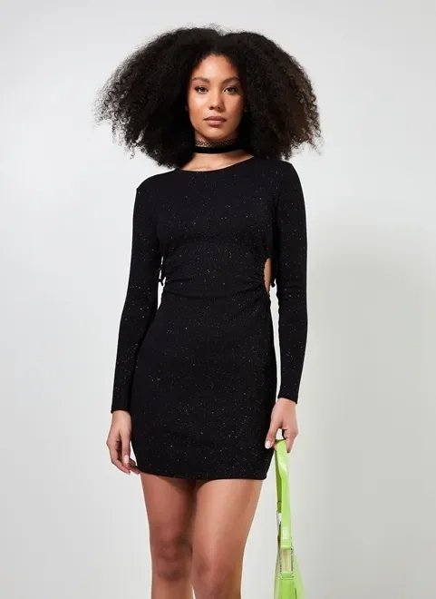 vestido brilhoso com abertura lateral vestido brilhoso com abertura lateral