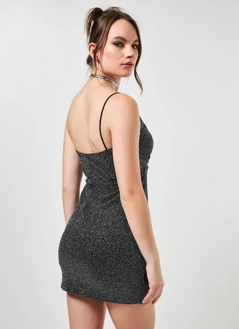 vestido preto com brilho prateado vestido preto com brilho prateado