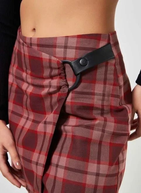 saia transpassada em xadrez vermelho saia transpassada em xadrez vermelho