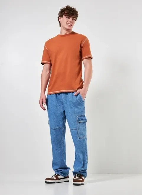 camiseta box com costuras contrastantes camiseta box com costuras contrastantes