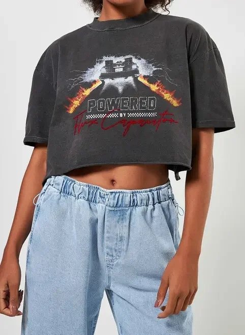 camiseta cropped de volta para o futuro camiseta cropped de volta para o futuro