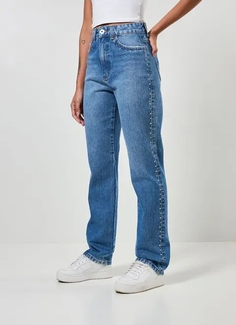 calça jeans reta com tachinhas calça jeans reta com tachinhas