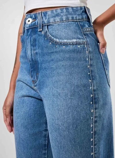 calça jeans reta com tachinhas calça jeans reta com tachinhas