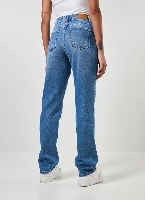 calça jeans reta com tachinhas calça jeans reta com tachinhas