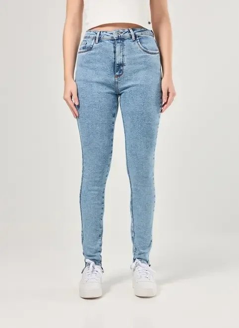 calça jeans skinny detalhe na barra calça jeans skinny detalhe na barra