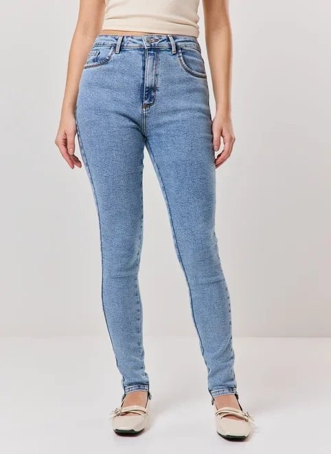 calça jeans skinny detalhe na barra calça jeans skinny detalhe na barra