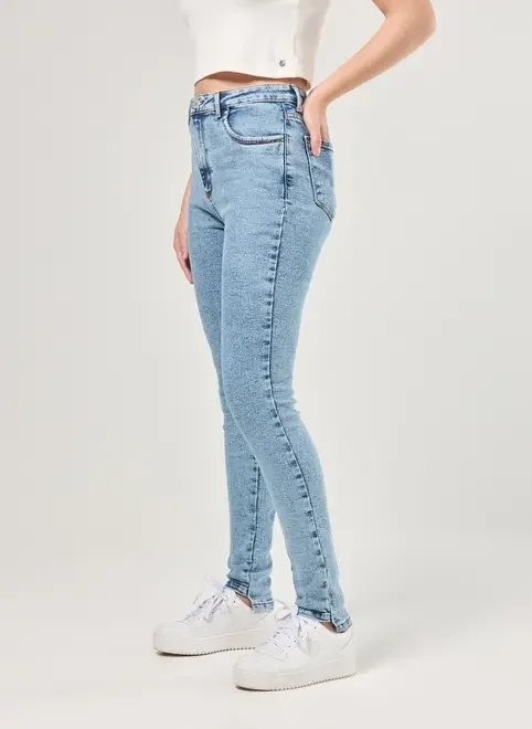 calça jeans skinny detalhe na barra calça jeans skinny detalhe na barra