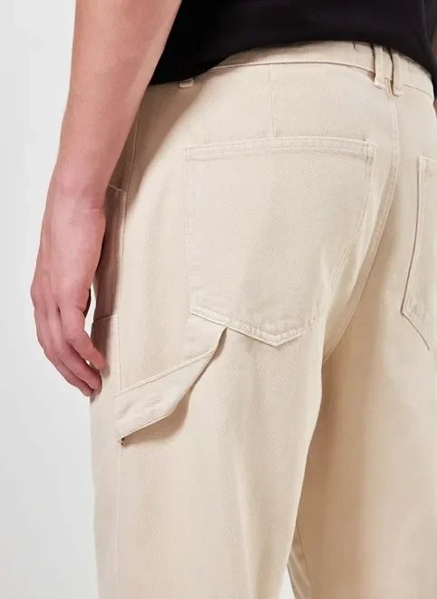 calça reta em sarja com recortes calça reta em sarja com recortes