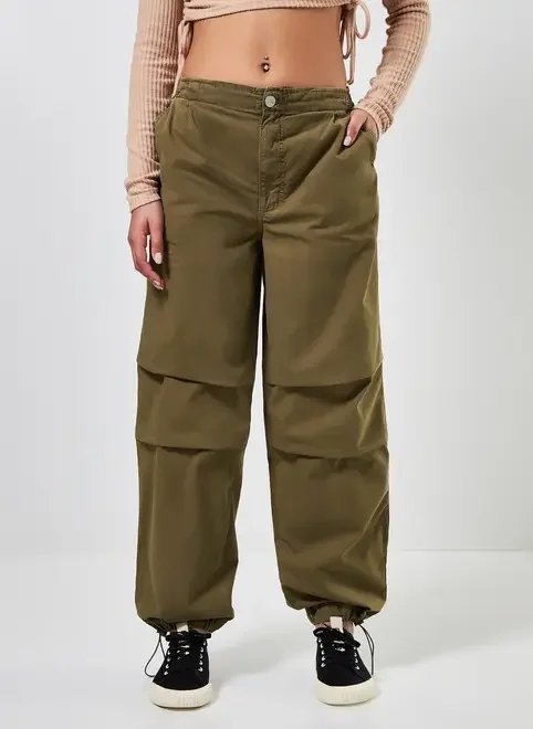 calça parachute em sarja verde militar calça parachute em sarja verde militar