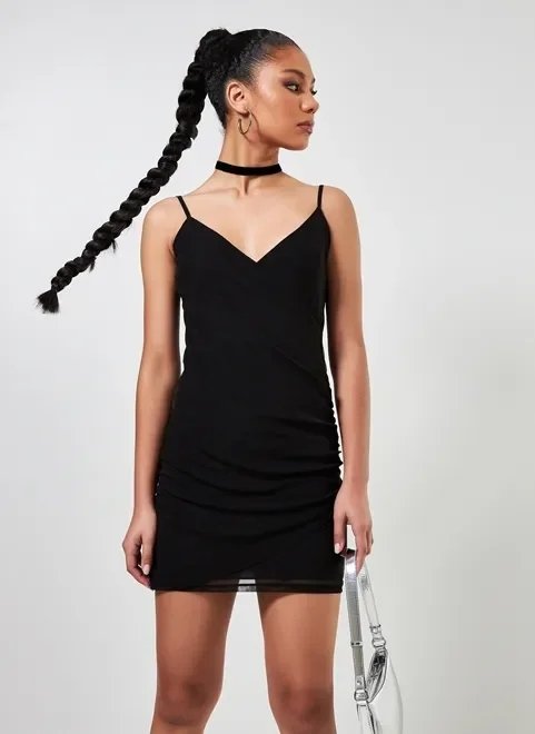 vestido justo transpassado em tule vestido justo transpassado em tule