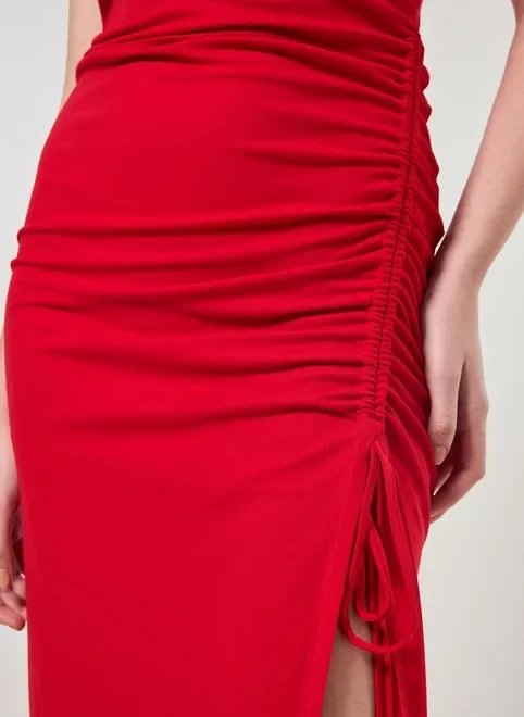 vestido midi com fenda e franzido vestido midi com fenda e franzido