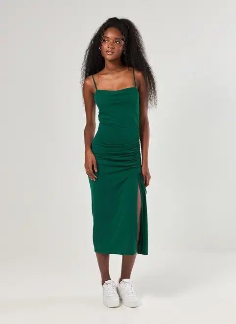 vestido midi com fenda e franzido vestido midi com fenda e franzido