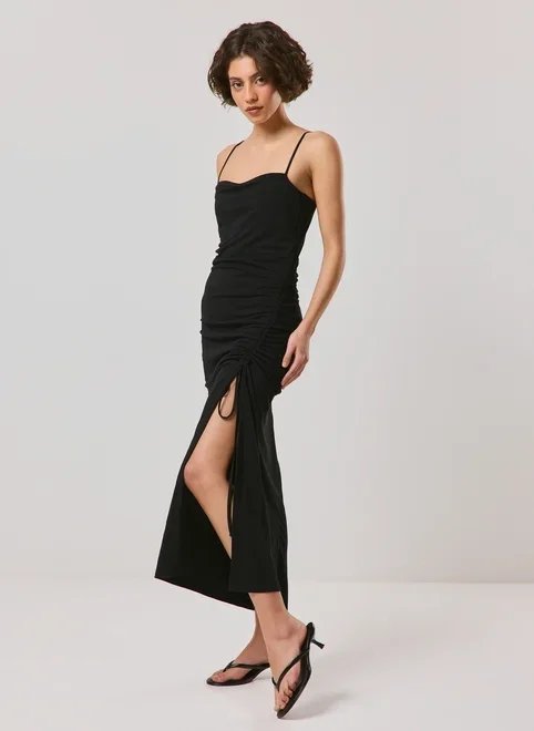 vestido midi com fenda e franzido vestido midi com fenda e franzido