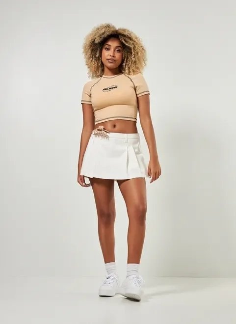 short saia off-white com pregas short saia off-white com pregas