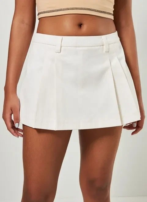 short saia off-white com pregas short saia off-white com pregas