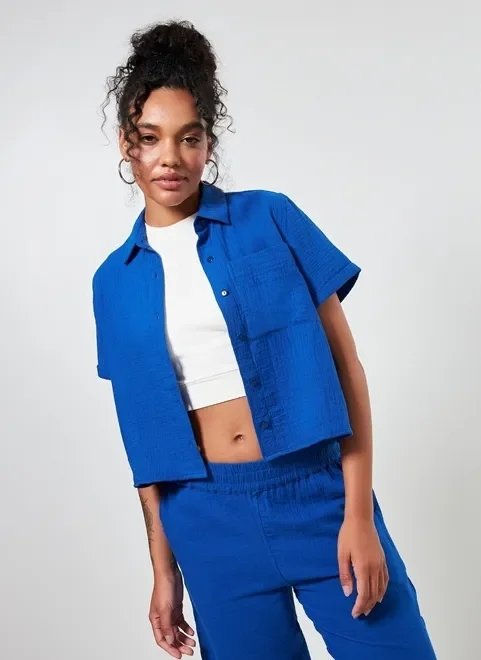 camisa cropped texturizada azul camisa cropped texturizada azul