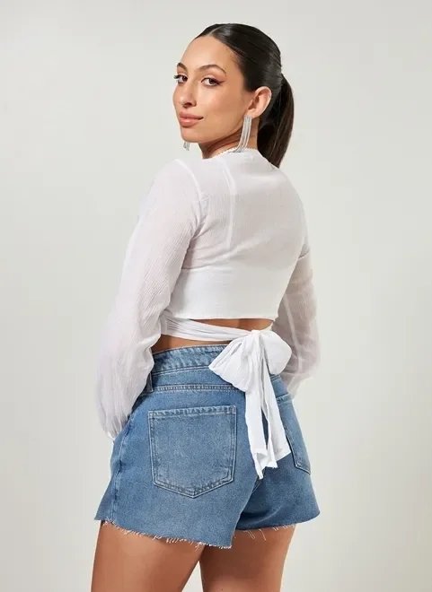 camisa cropped transpassada com bordados camisa cropped transpassada com bordados