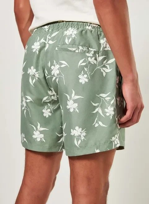 bermuda de banho verde com floral bermuda de banho verde com floral
