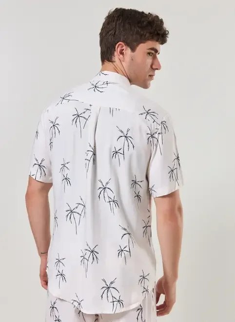 camisa off-white estampa de coqueiros camisa off-white estampa de coqueiros