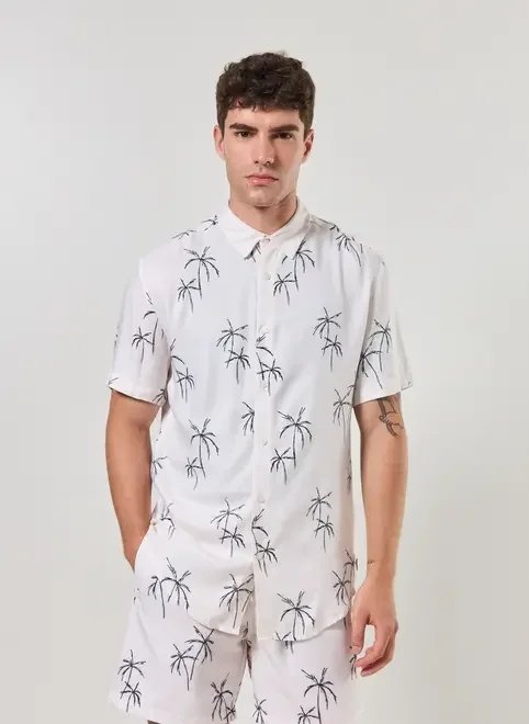 camisa off-white estampa de coqueiros camisa off-white estampa de coqueiros