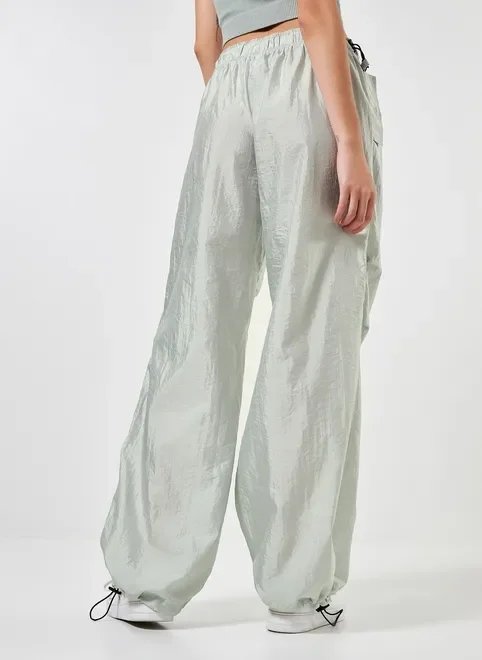 calça parachute verde acinzentada calça parachute verde acinzentada